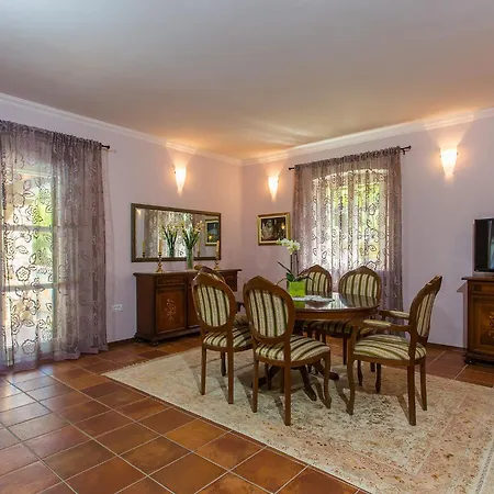 In Monti Ana With Pool Near Mirna River Villa *
