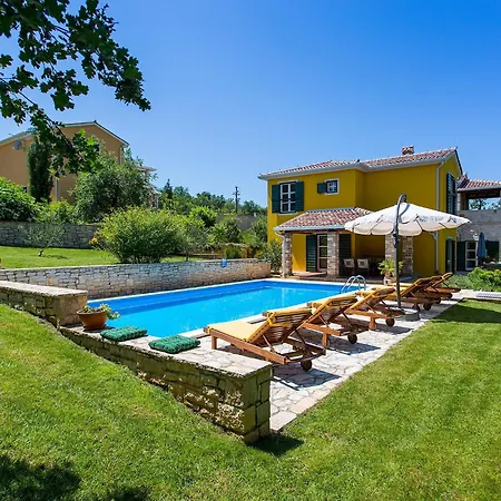 In Monti Ana With Pool Near Mirna River Villa *