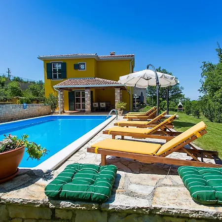 In Monti Ana With Pool Near Mirna River