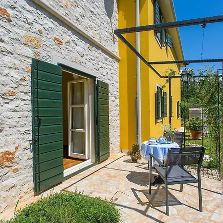 In Monti Ana With Pool Near Mirna River Villa *