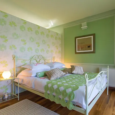 Villa In Monti Ana With Pool Near Mirna River *