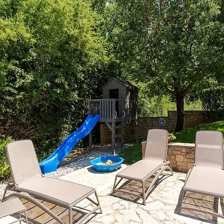 Villa In Monti Ana With Pool Near Mirna River